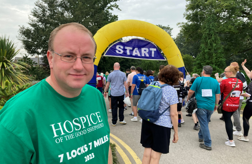 Simon Eardley wearing a green t-shirt supporting the local hospice